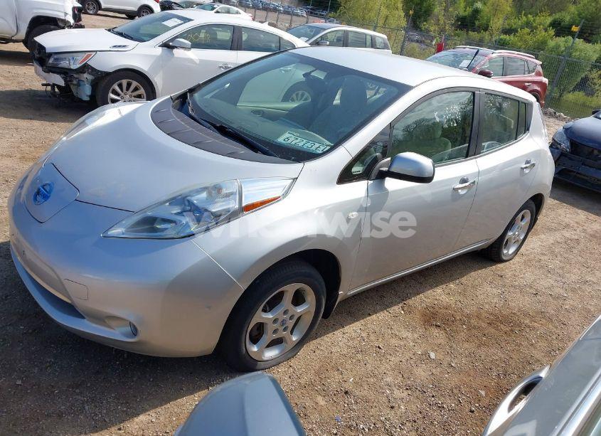Photo 2 of 2011 Nissan Leaf SL (VIN JN1AZ0CP9BT009562)