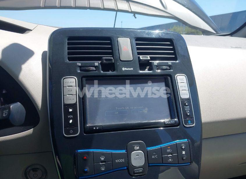 Photo 14 of 2011 Nissan Leaf SL (VIN JN1AZ0CPXBT002569)