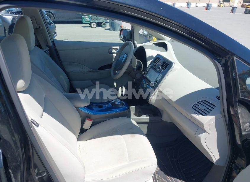 Photo 5 of 2011 Nissan Leaf SL (VIN JN1AZ0CPXBT002569)