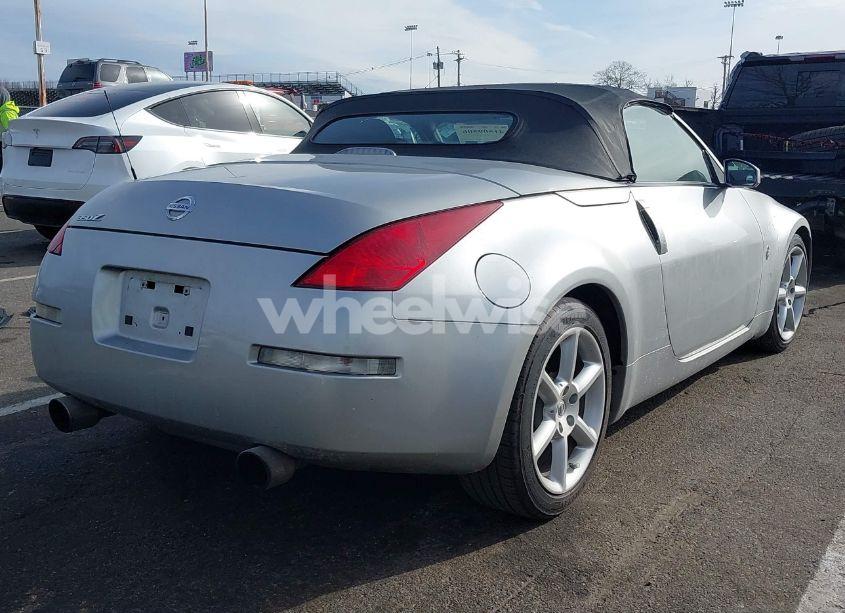 Photo 4 of 2005 Nissan 350z TOURING (VIN JN1AZ36A05M755776)