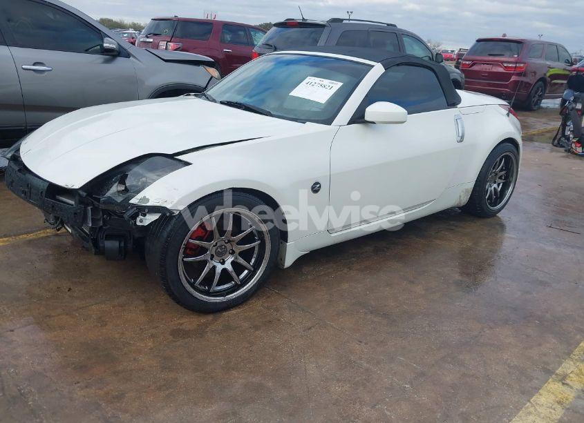 Photo 2 of 2005 Nissan 350z TOURING (VIN JN1AZ36A35M752130)