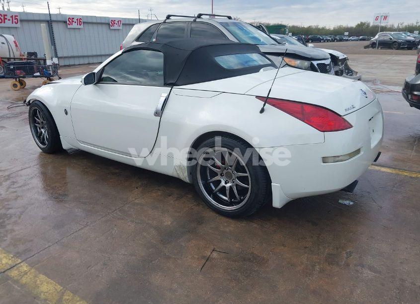 Photo 3 of 2005 Nissan 350z TOURING (VIN JN1AZ36A35M752130)