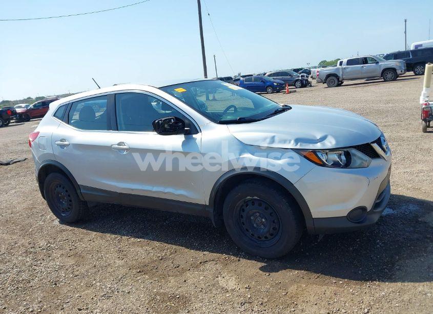 Photo 13 of 2018 Nissan Rogue SPORT S (VIN JN1BJ1CP0JW105059)