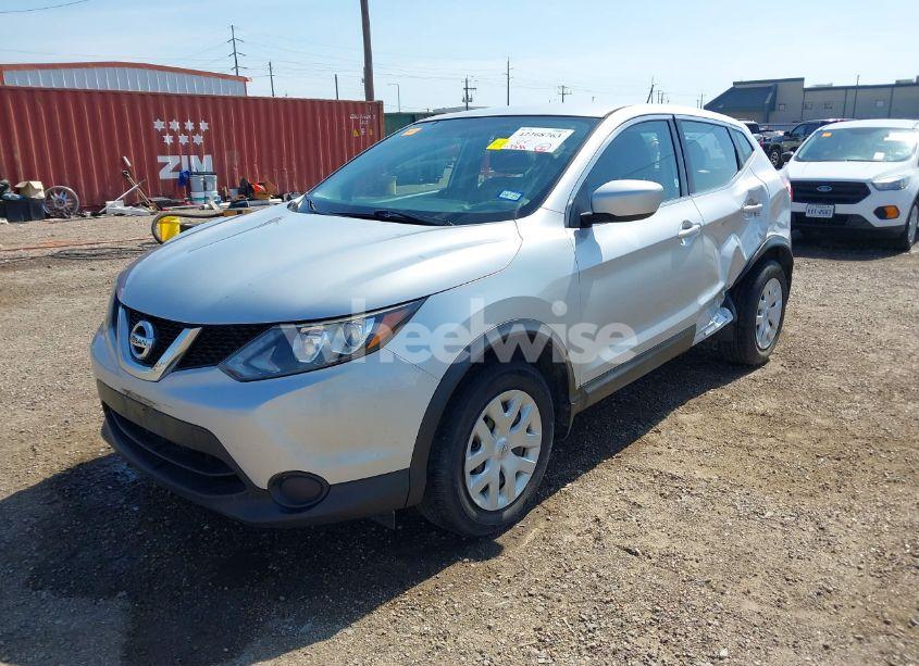 Photo 2 of 2018 Nissan Rogue SPORT S (VIN JN1BJ1CP0JW105059)