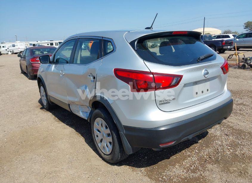 Photo 3 of 2018 Nissan Rogue SPORT S (VIN JN1BJ1CP0JW105059)