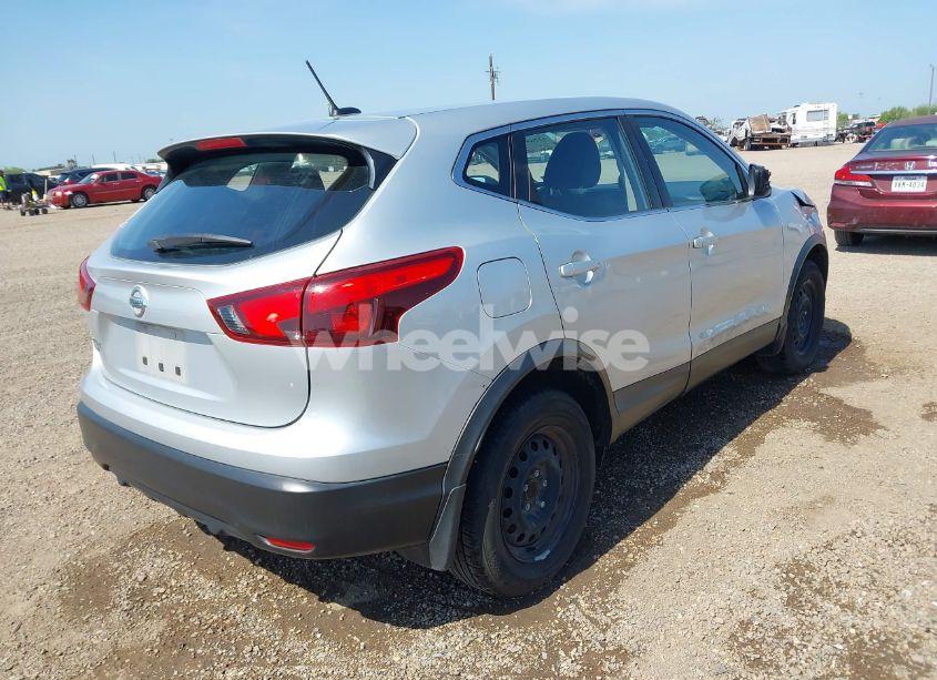 Photo 4 of 2018 Nissan Rogue SPORT S (VIN JN1BJ1CP0JW105059)