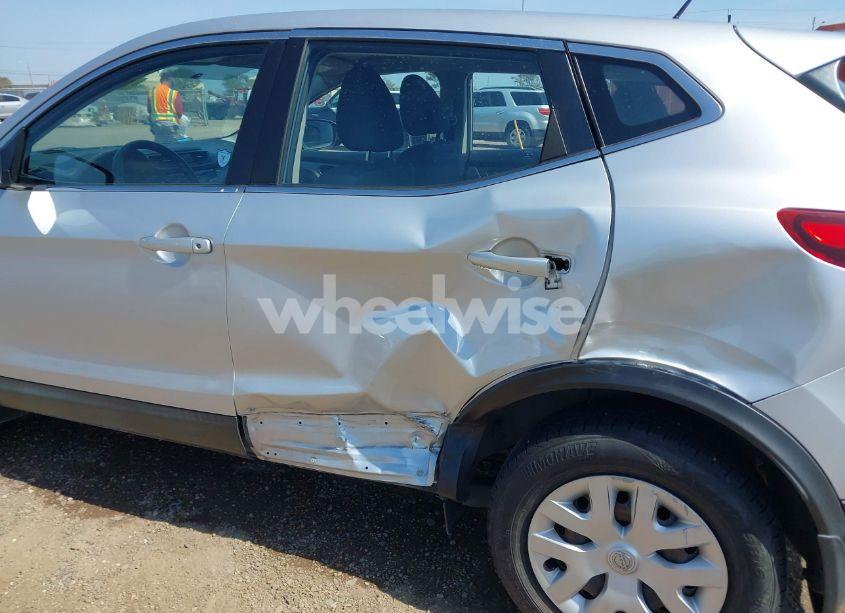 Photo 6 of 2018 Nissan Rogue SPORT S (VIN JN1BJ1CP0JW105059)