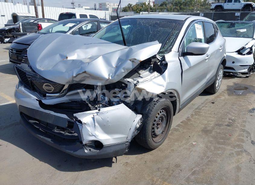 Photo 2 of 2018 Nissan Rogue SPORT S (VIN JN1BJ1CP0JW156335)