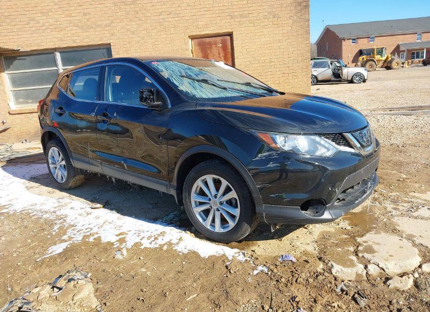 2018 Nissan Rogue SPORT S (VIN JN1BJ1CP0JW158120) main photo