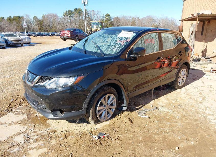 Photo 2 of 2018 Nissan Rogue SPORT S (VIN JN1BJ1CP0JW158120)