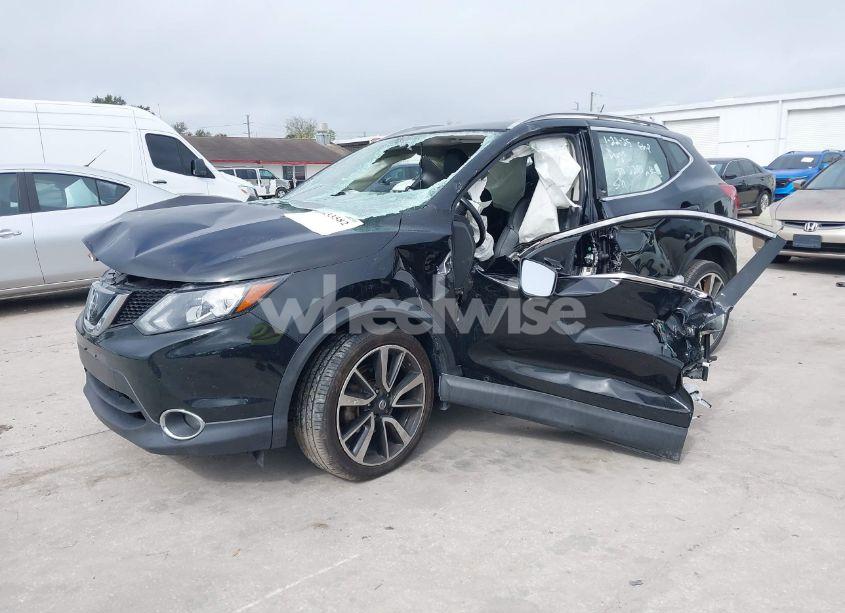 Photo 2 of 2019 Nissan Rogue SPORT SL (VIN JN1BJ1CP0KW211786)