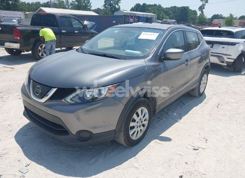 Photo 2 of 2019 Nissan Rogue SPORT S (VIN JN1BJ1CP0KW214378)