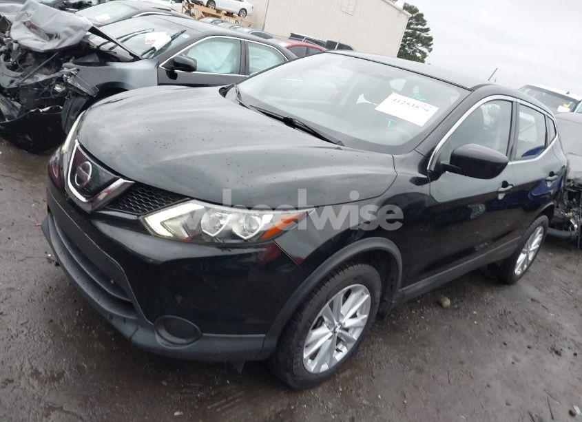 Photo 2 of 2019 Nissan Rogue SPORT S (VIN JN1BJ1CP0KW221945)