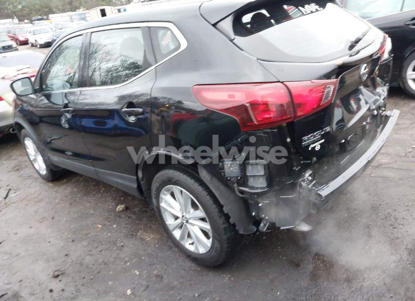 Photo 3 of 2019 Nissan Rogue SPORT S (VIN JN1BJ1CP0KW221945)