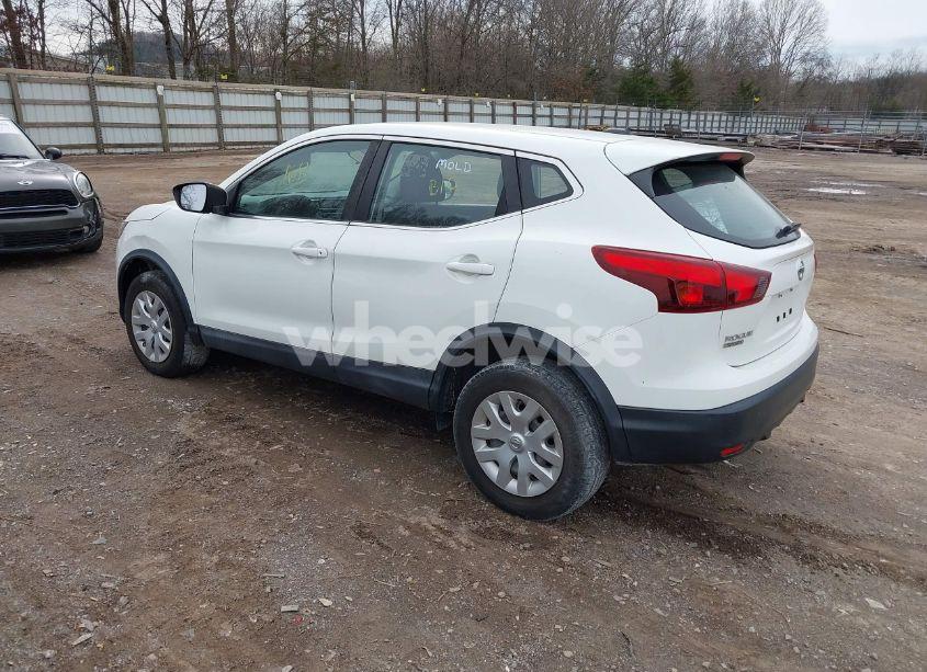 Photo 3 of 2019 Nissan Rogue SPORT S (VIN JN1BJ1CP0KW222383)