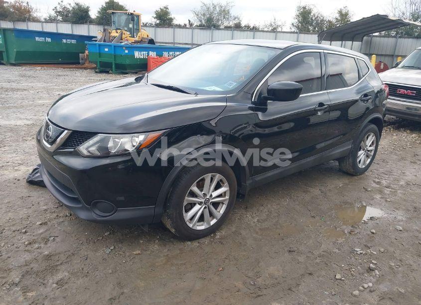 Photo 2 of 2019 Nissan Rogue SPORT S (VIN JN1BJ1CP0KW228698)