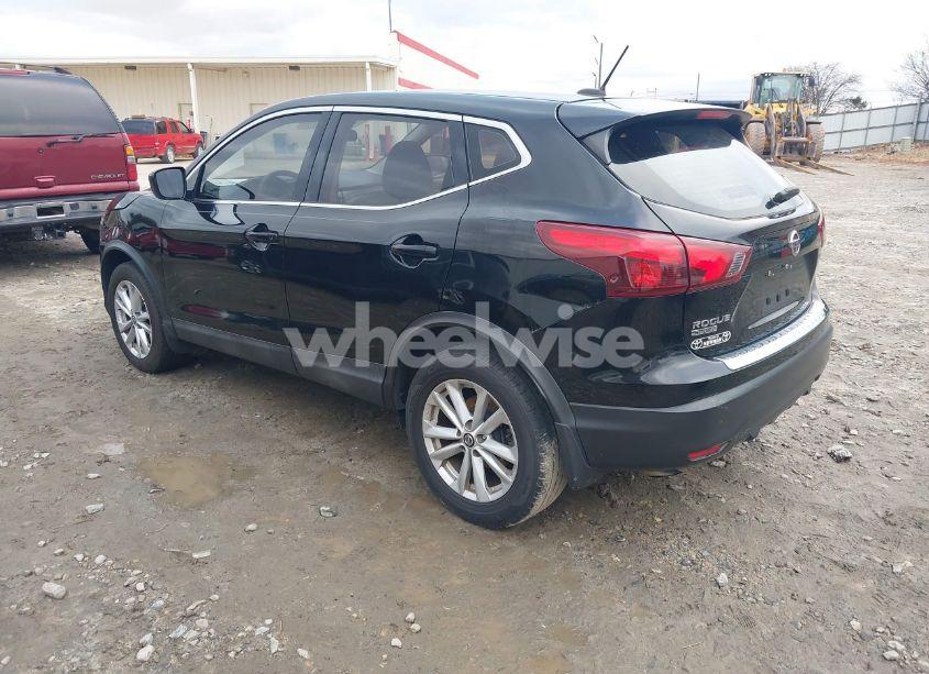 Photo 3 of 2019 Nissan Rogue SPORT S (VIN JN1BJ1CP0KW228698)
