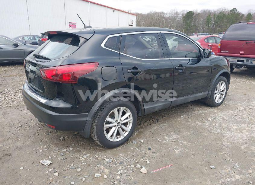 Photo 4 of 2019 Nissan Rogue SPORT S (VIN JN1BJ1CP0KW228698)