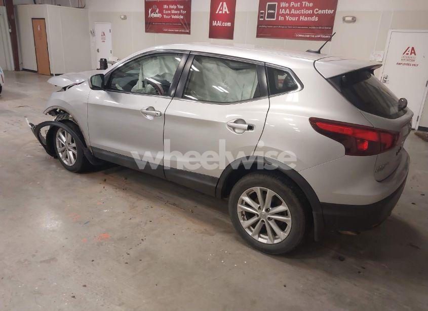 Photo 3 of 2017 Nissan Rogue SPORT S (VIN JN1BJ1CP1HW014179)