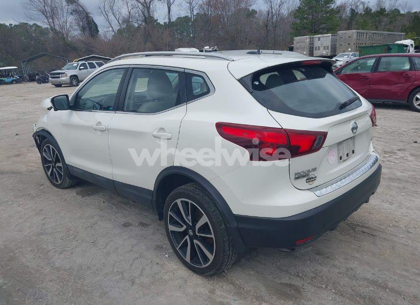 Photo 3 of 2018 Nissan Rogue SPORT SL (VIN JN1BJ1CP1JW102882)