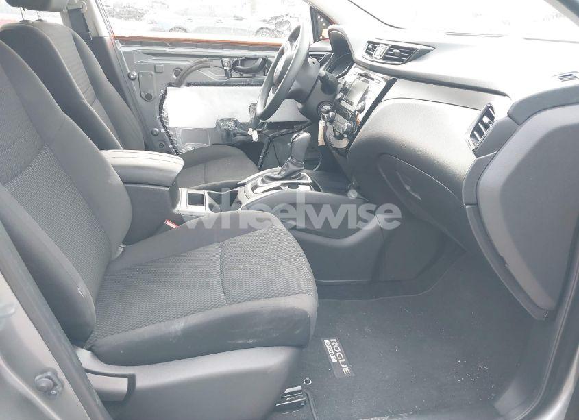 Photo 5 of 2018 Nissan Rogue SPORT S (VIN JN1BJ1CP1JW108004)