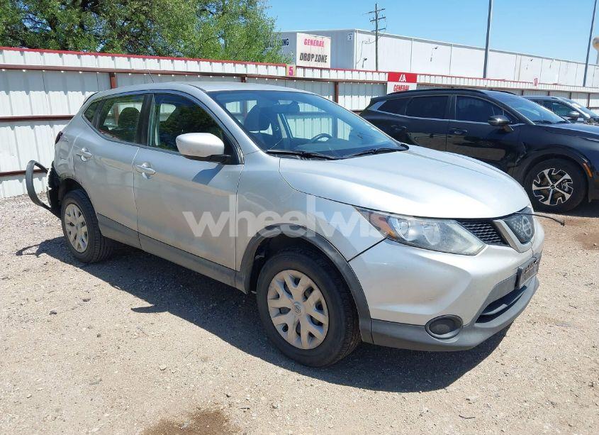 2018 Nissan Rogue SPORT S (VIN JN1BJ1CP1JW155386) main photo