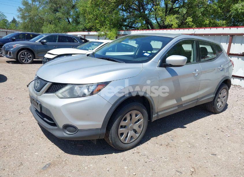 Photo 2 of 2018 Nissan Rogue SPORT S (VIN JN1BJ1CP1JW155386)