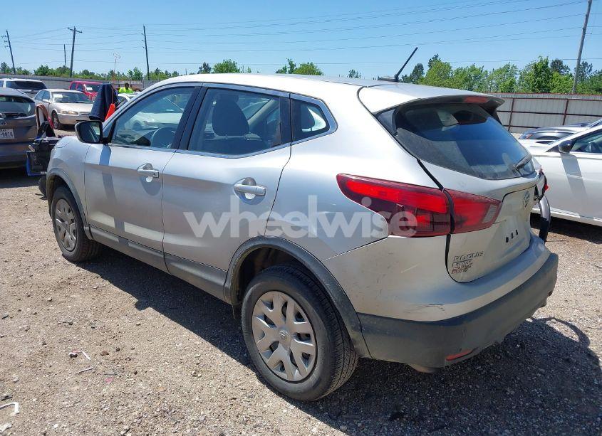 Photo 3 of 2018 Nissan Rogue SPORT S (VIN JN1BJ1CP1JW155386)