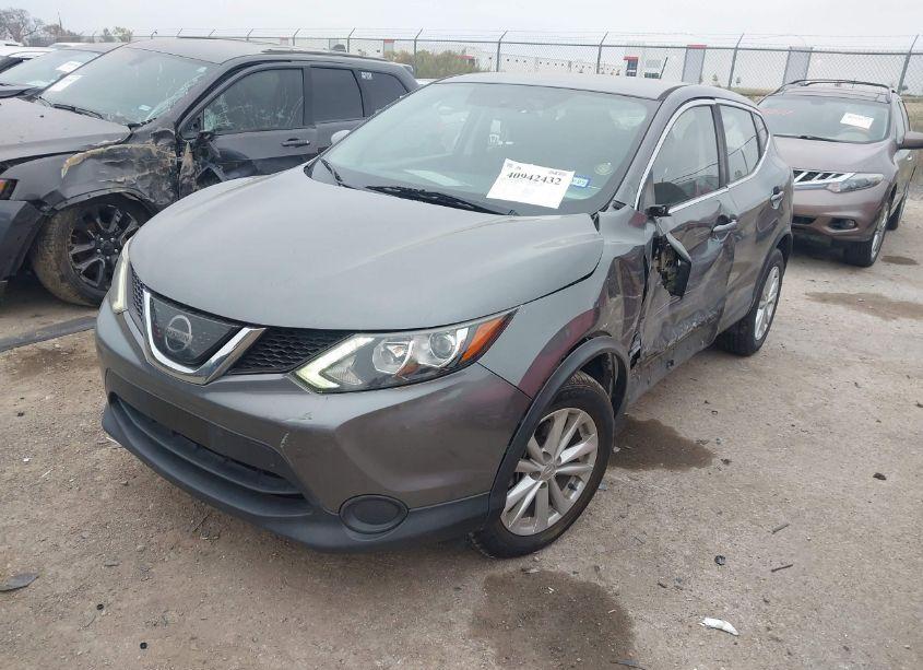 Photo 2 of 2018 Nissan Rogue SPORT S (VIN JN1BJ1CP1JW193491)