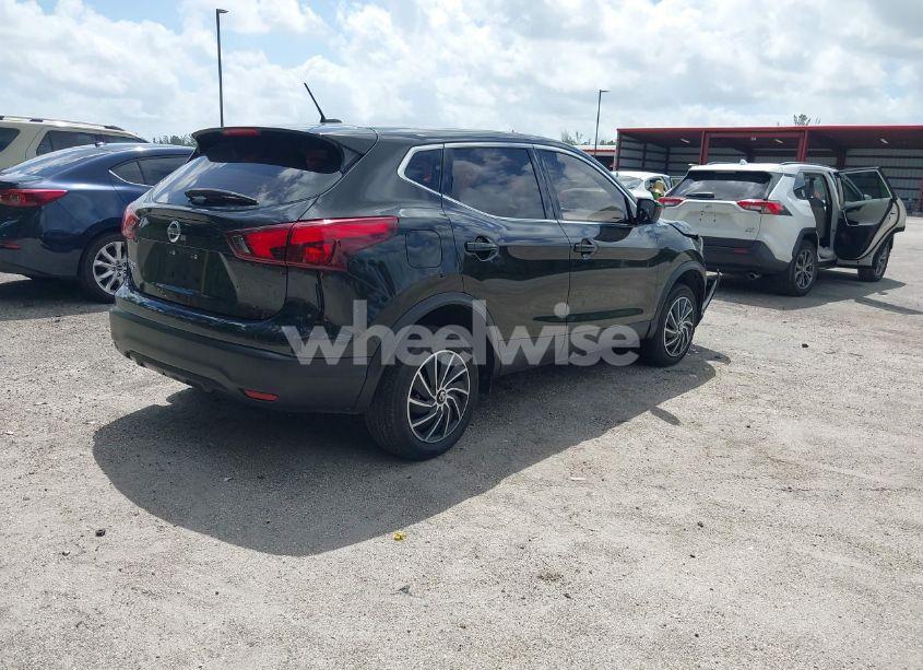 Photo 4 of 2019 Nissan Rogue SPORT S (VIN JN1BJ1CP1KW227768)