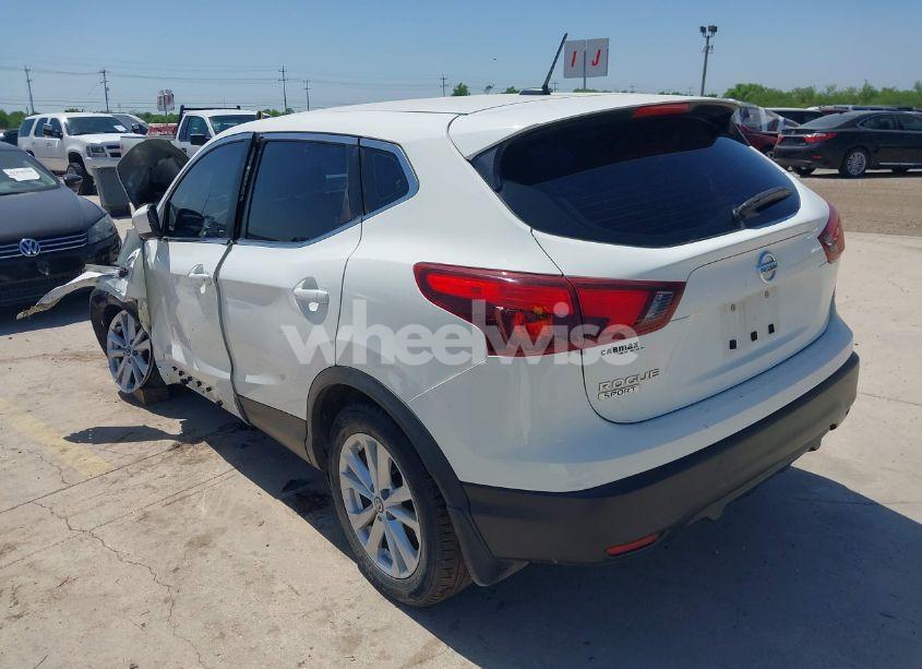 Photo 3 of 2019 Nissan Rogue SPORT S (VIN JN1BJ1CP1KW232503)