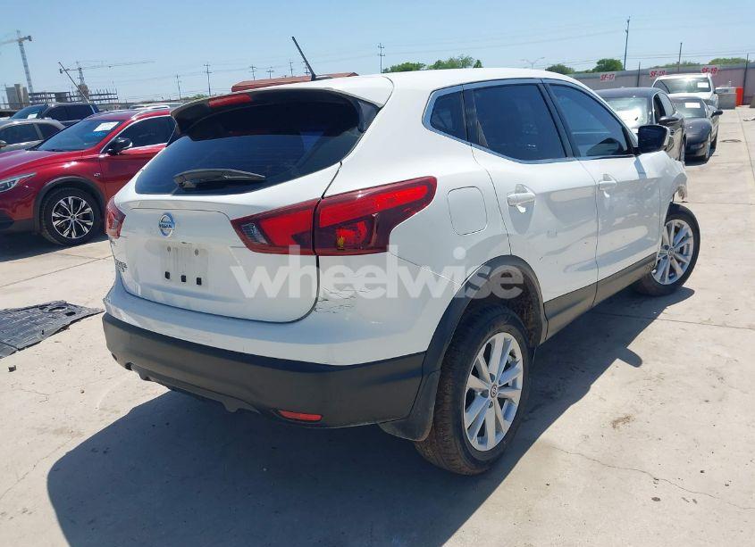 Photo 4 of 2019 Nissan Rogue SPORT S (VIN JN1BJ1CP1KW232503)