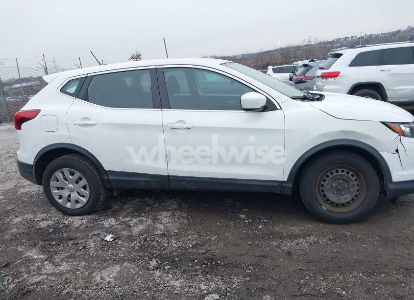 Photo 13 of 2018 Nissan Rogue SPORT S (VIN JN1BJ1CP2JW156899)