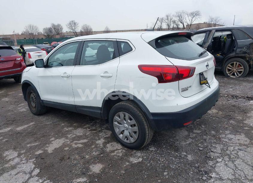 Photo 3 of 2018 Nissan Rogue SPORT S (VIN JN1BJ1CP2JW156899)