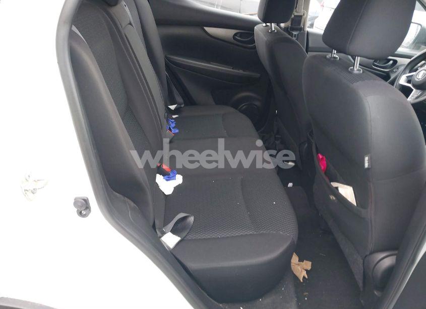 Photo 8 of 2018 Nissan Rogue SPORT S (VIN JN1BJ1CP2JW156899)