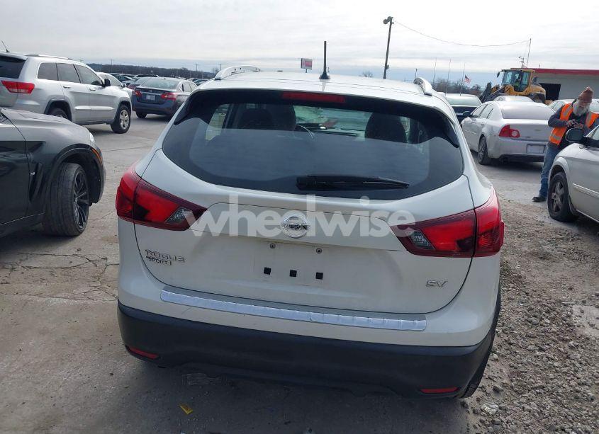Photo 17 of 2018 Nissan Rogue SPORT SV (VIN JN1BJ1CP2JW186453)