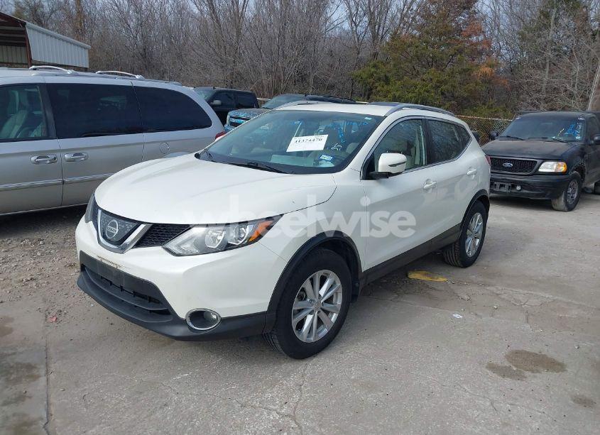 Photo 2 of 2018 Nissan Rogue SPORT SV (VIN JN1BJ1CP2JW186453)