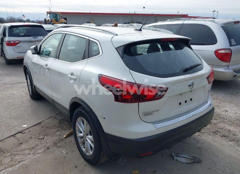 Photo 3 of 2018 Nissan Rogue SPORT SV (VIN JN1BJ1CP2JW186453)