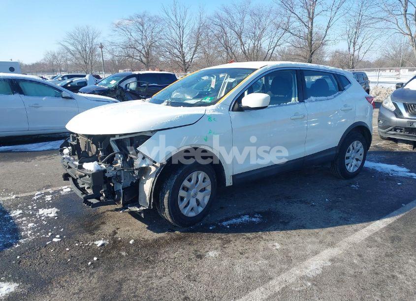 Photo 2 of 2019 Nissan Rogue SPORT S (VIN JN1BJ1CP2KW214270)