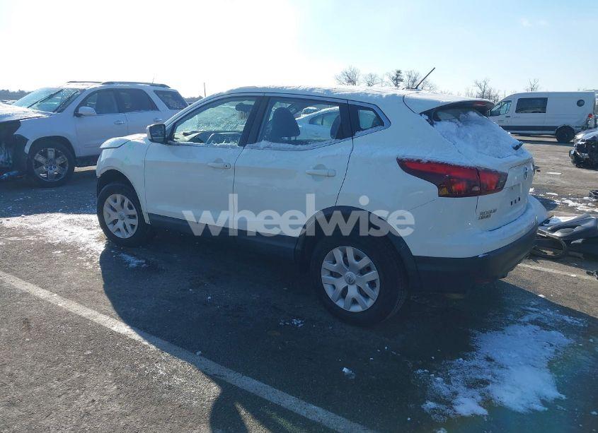 Photo 3 of 2019 Nissan Rogue SPORT S (VIN JN1BJ1CP2KW214270)