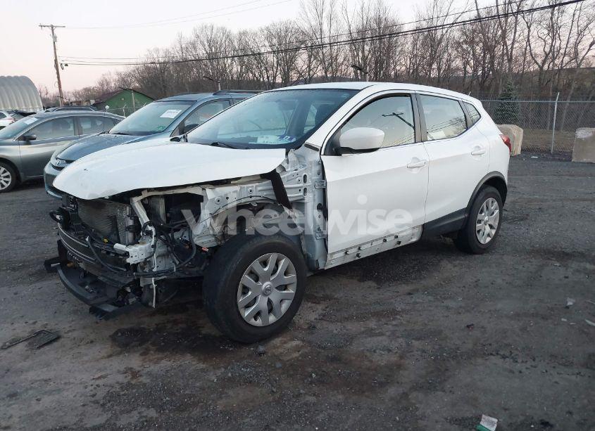 Photo 2 of 2019 Nissan Rogue SPORT S (VIN JN1BJ1CP2KW230422)