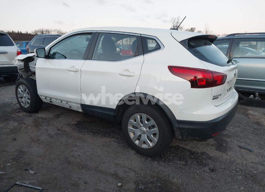 Photo 3 of 2019 Nissan Rogue SPORT S (VIN JN1BJ1CP2KW230422)