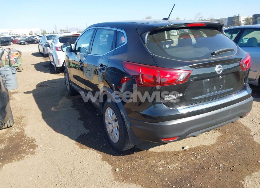 Photo 3 of 2019 Nissan Rogue SPORT S (VIN JN1BJ1CP2KW528243)