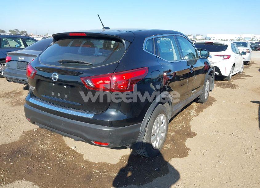 Photo 4 of 2019 Nissan Rogue SPORT S (VIN JN1BJ1CP2KW528243)