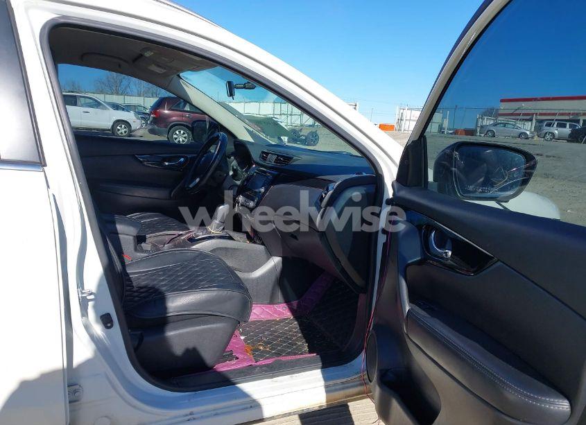 Photo 5 of 2017 Nissan Rogue SPORT SV (VIN JN1BJ1CP3HW003975)