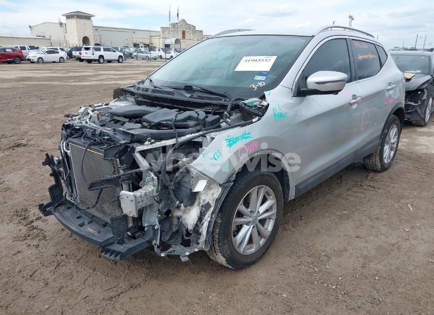 Photo 2 of 2017 Nissan Rogue SPORT SV (VIN JN1BJ1CP3HW021103)