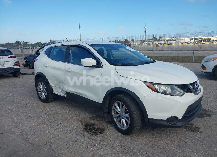 2017 Nissan Rogue SPORT S (VIN JN1BJ1CP3HW033025) main photo