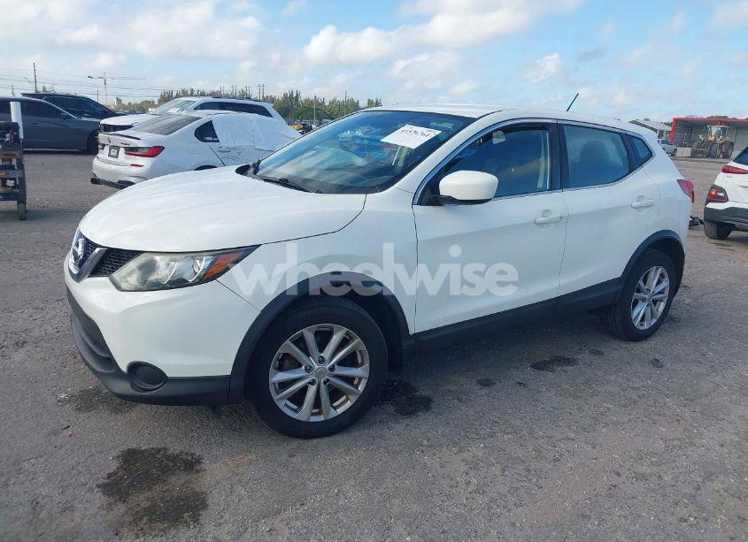 Photo 2 of 2017 Nissan Rogue SPORT S (VIN JN1BJ1CP3HW033025)