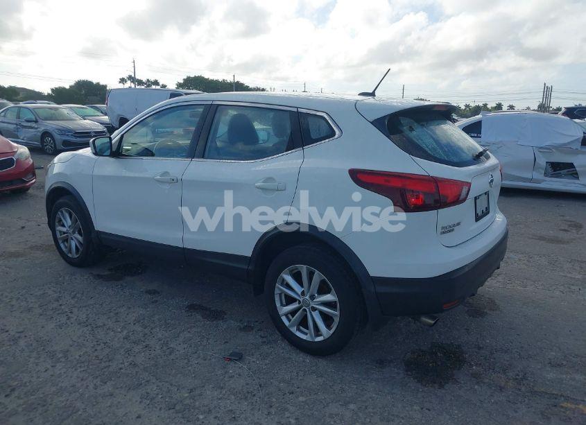 Photo 3 of 2017 Nissan Rogue SPORT S (VIN JN1BJ1CP3HW033025)