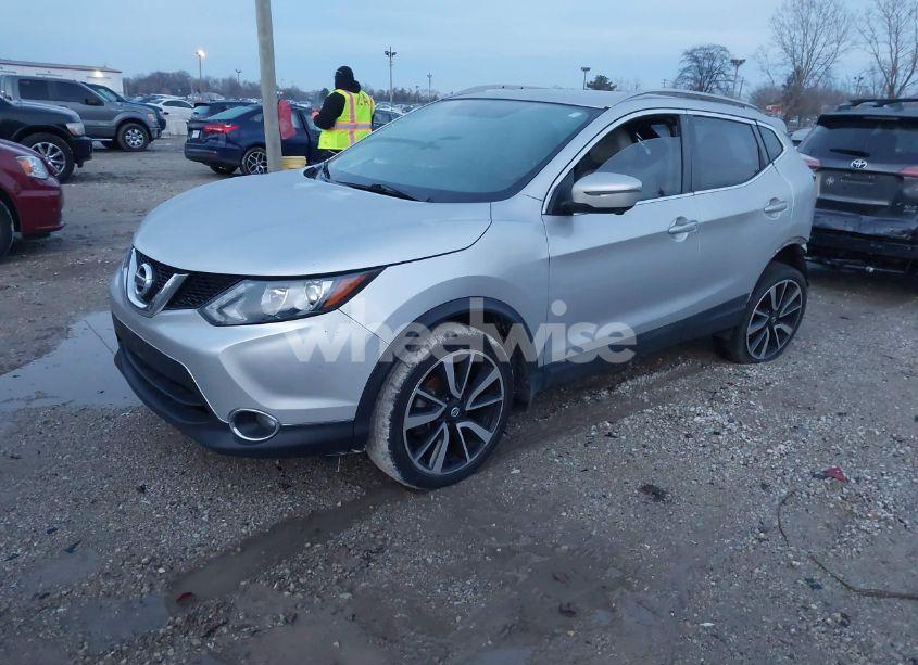 Photo 2 of 2018 Nissan Rogue SPORT SL (VIN JN1BJ1CP3JW102639)